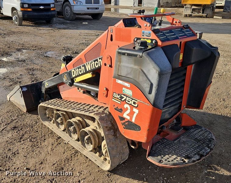 2015 Ditch Witch SK750 compact utility loader in Paola, KS Item