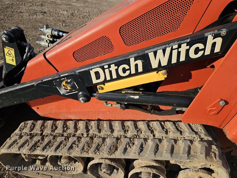 image for item EI3521 2015 Ditch Witch SK750 compact utility loader
