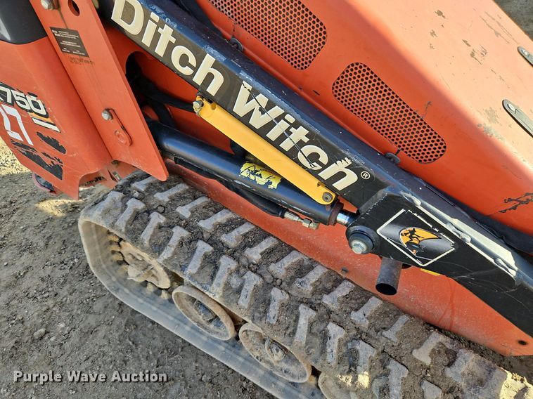 image for item EI3521 2015 Ditch Witch SK750 compact utility loader