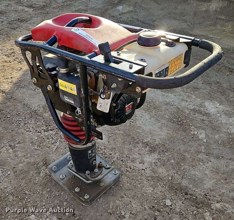 image for item EI3522 Toro VR-3100 plate compactor
