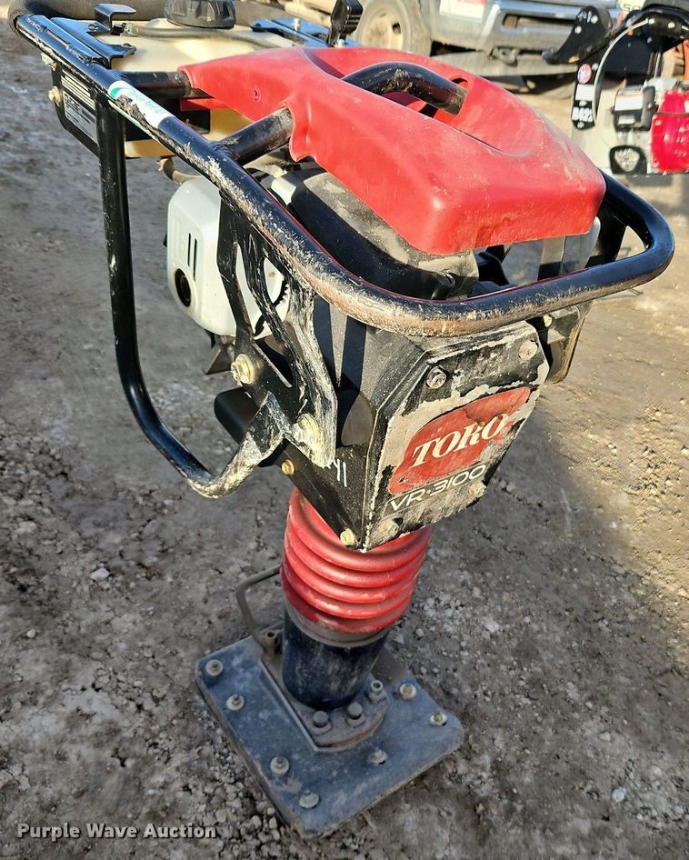 image for item EI3522 Toro VR-3100 plate compactor