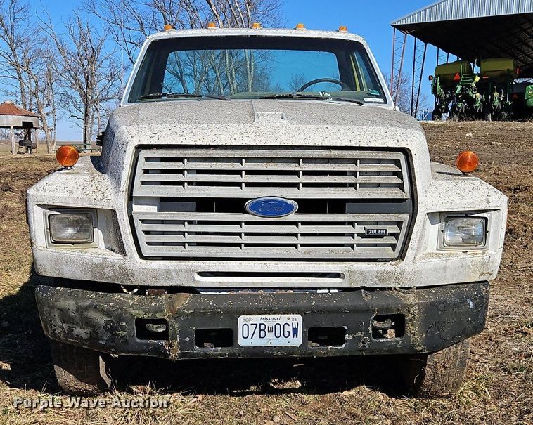 image for item EI3541 1992 Ford F700 truck cab and chassis