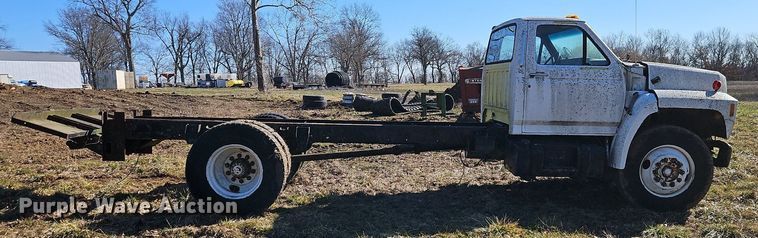 image for item EI3541 1992 Ford F700 truck cab and chassis