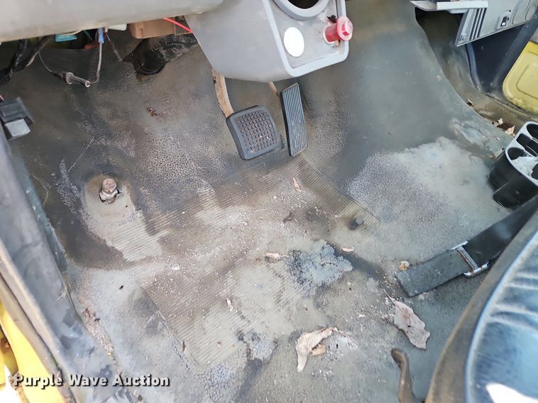 image for item EI3541 1992 Ford F700 truck cab and chassis