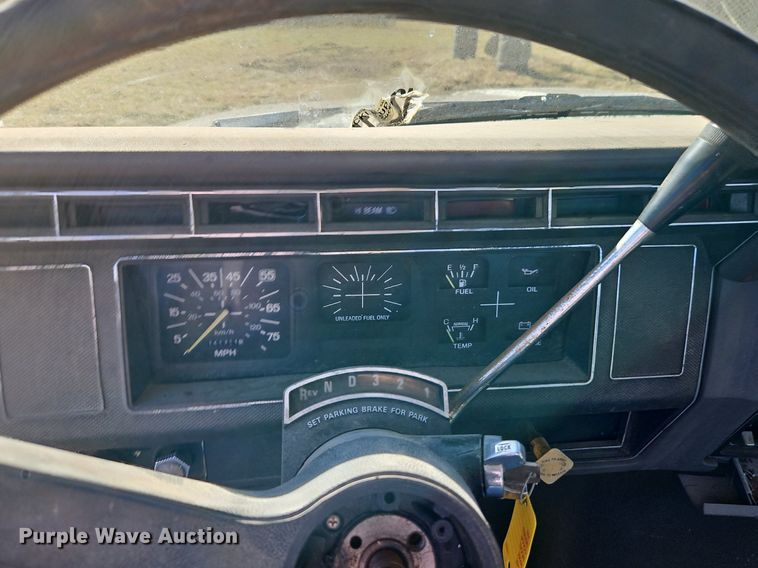 image for item EI3541 1992 Ford F700 truck cab and chassis