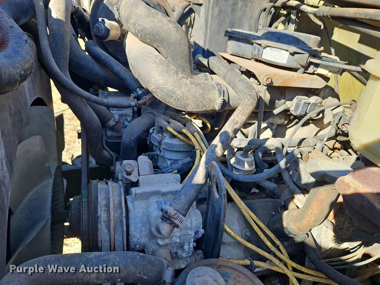 image for item EI3541 1992 Ford F700 truck cab and chassis