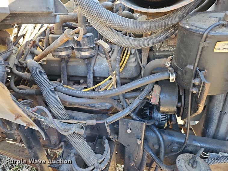 image for item EI3541 1992 Ford F700 truck cab and chassis