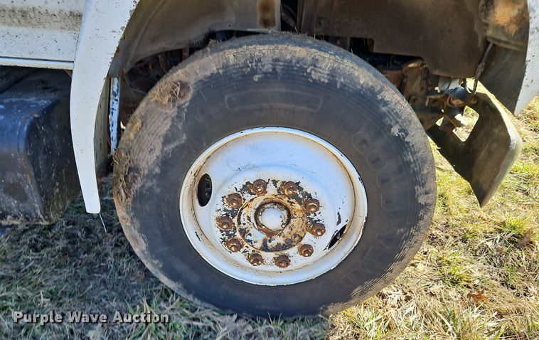 image for item EI3541 1992 Ford F700 truck cab and chassis