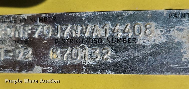 image for item EI3541 1992 Ford F700 truck cab and chassis