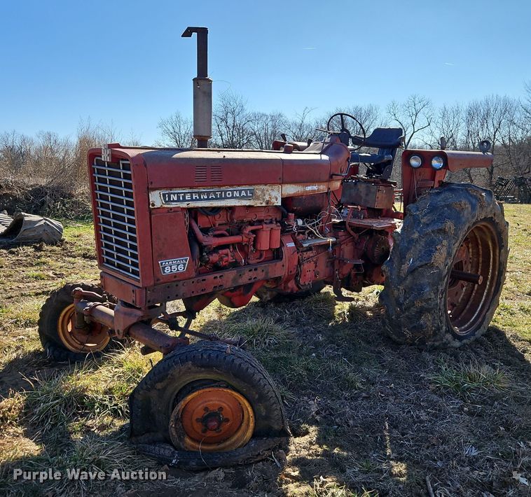 image for item EI3542 1968 International Harvester Farmall 856 D tractor