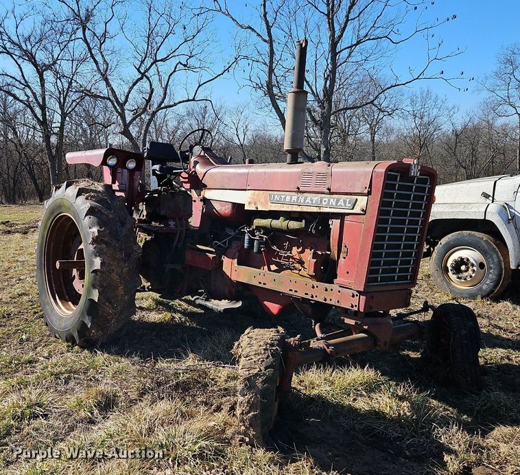 image for item EI3542 1968 International Harvester Farmall 856 D tractor