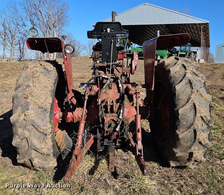 image for item EI3542 1968 International Harvester Farmall 856 D tractor