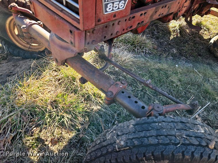 image for item EI3542 1968 International Harvester Farmall 856 D tractor