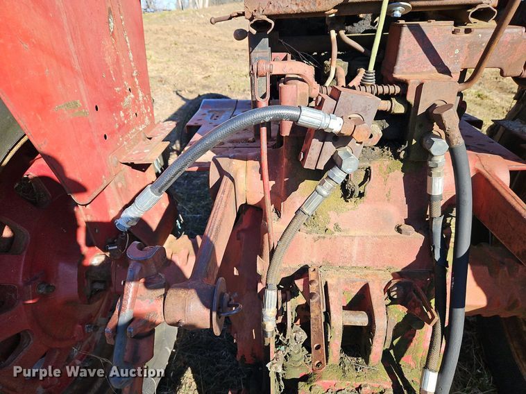 image for item EI3542 1968 International Harvester Farmall 856 D tractor