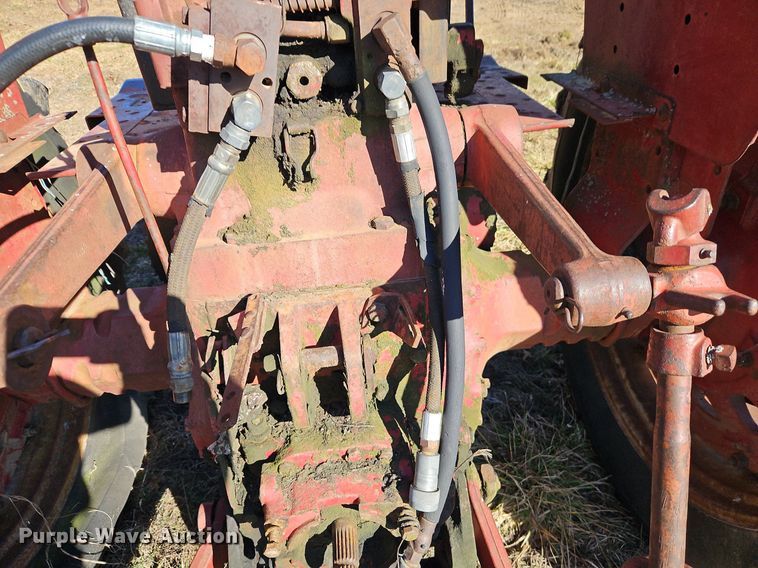 image for item EI3542 1968 International Harvester Farmall 856 D tractor
