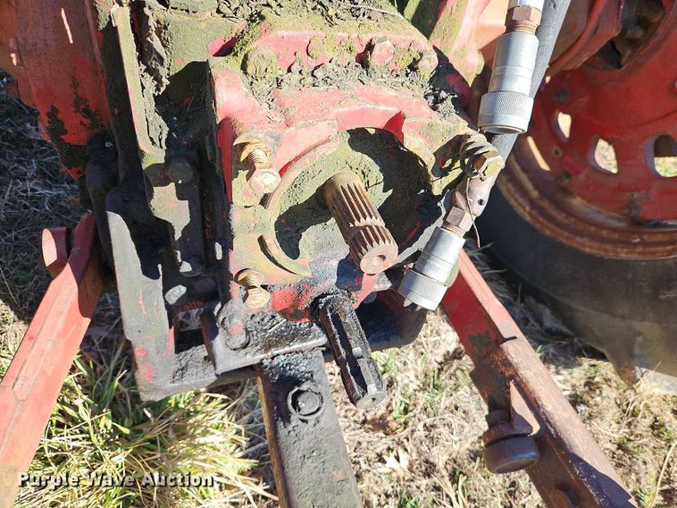 image for item EI3542 1968 International Harvester Farmall 856 D tractor