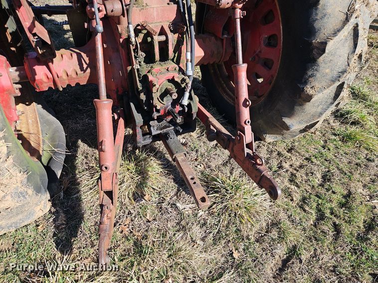 image for item EI3542 1968 International Harvester Farmall 856 D tractor