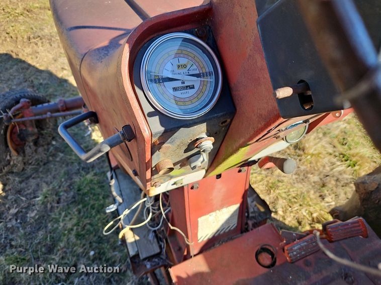 image for item EI3542 1968 International Harvester Farmall 856 D tractor