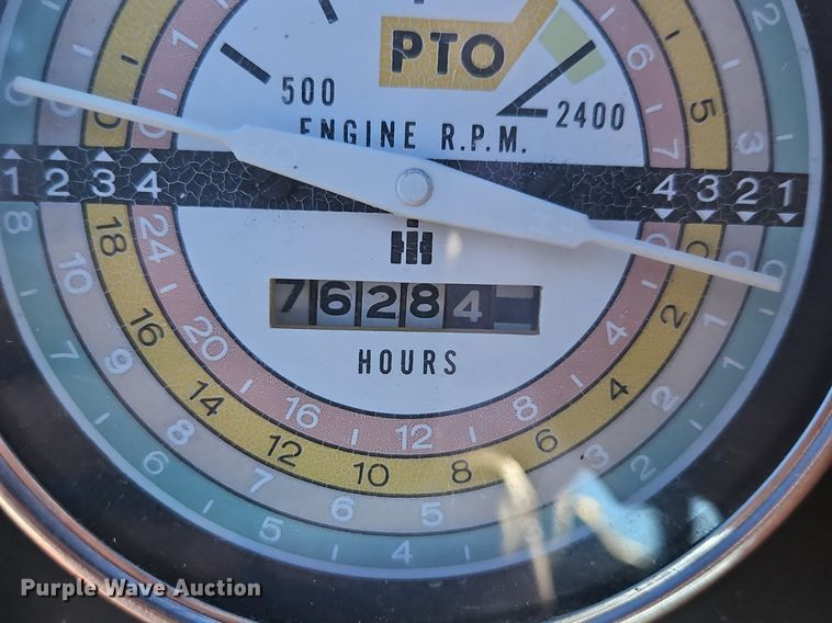 image for item EI3542 1968 International Harvester Farmall 856 D tractor