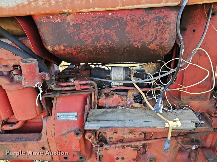 image for item EI3542 1968 International Harvester Farmall 856 D tractor