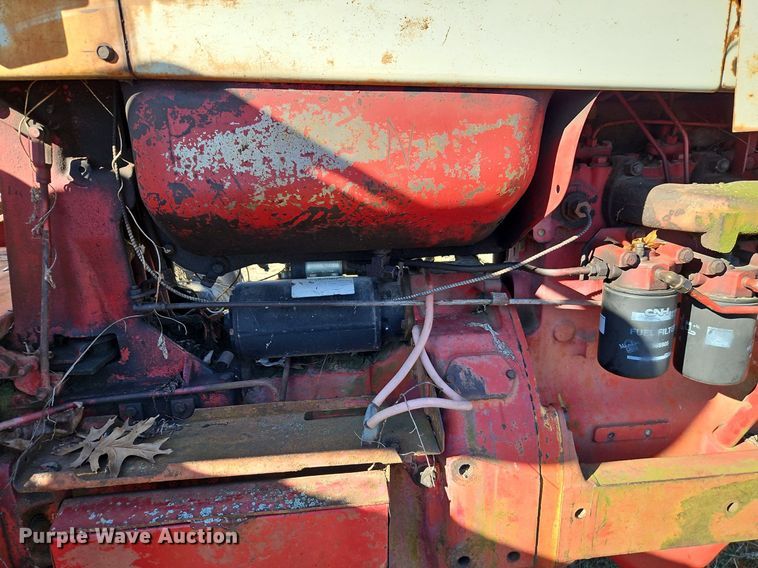 image for item EI3542 1968 International Harvester Farmall 856 D tractor