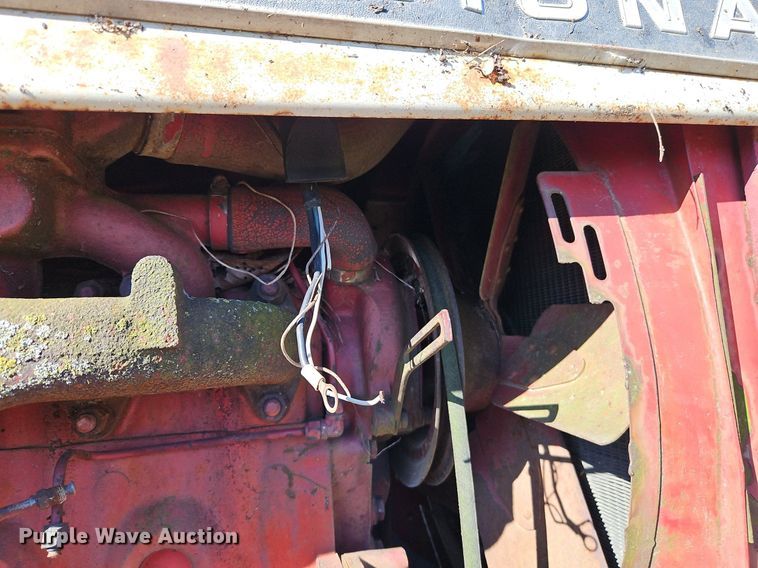 image for item EI3542 1968 International Harvester Farmall 856 D tractor