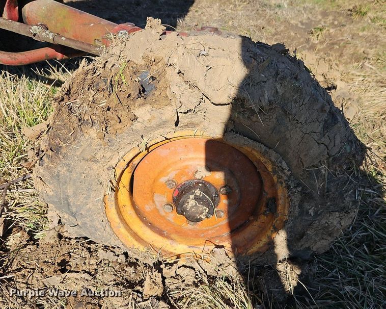 image for item EI3542 1968 International Harvester Farmall 856 D tractor