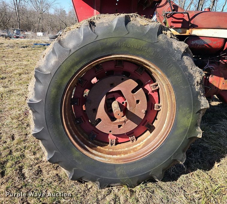 image for item EI3542 1968 International Harvester Farmall 856 D tractor