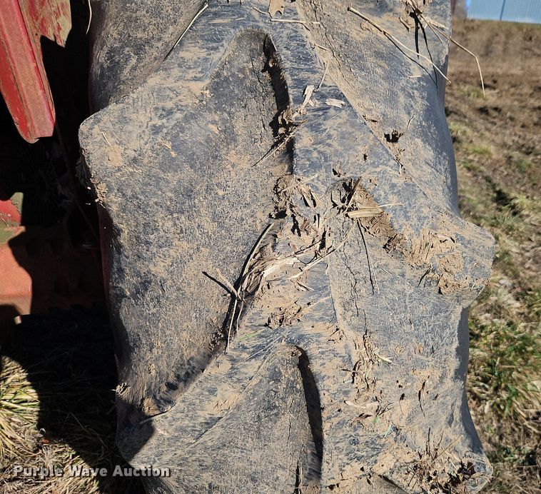 image for item EI3542 1968 International Harvester Farmall 856 D tractor