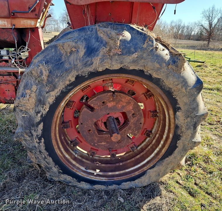image for item EI3542 1968 International Harvester Farmall 856 D tractor