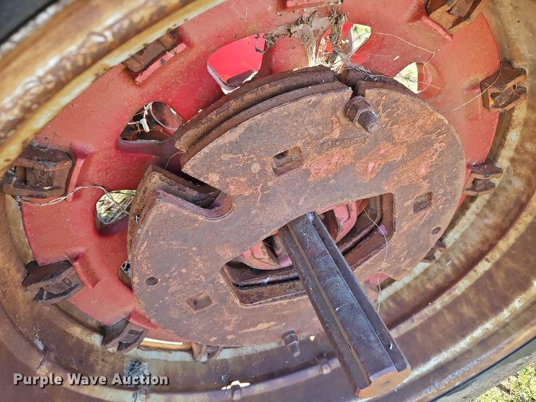 image for item EI3542 1968 International Harvester Farmall 856 D tractor