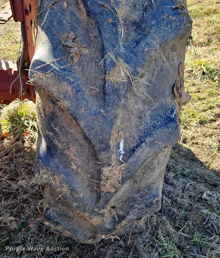 image for item EI3542 1968 International Harvester Farmall 856 D tractor