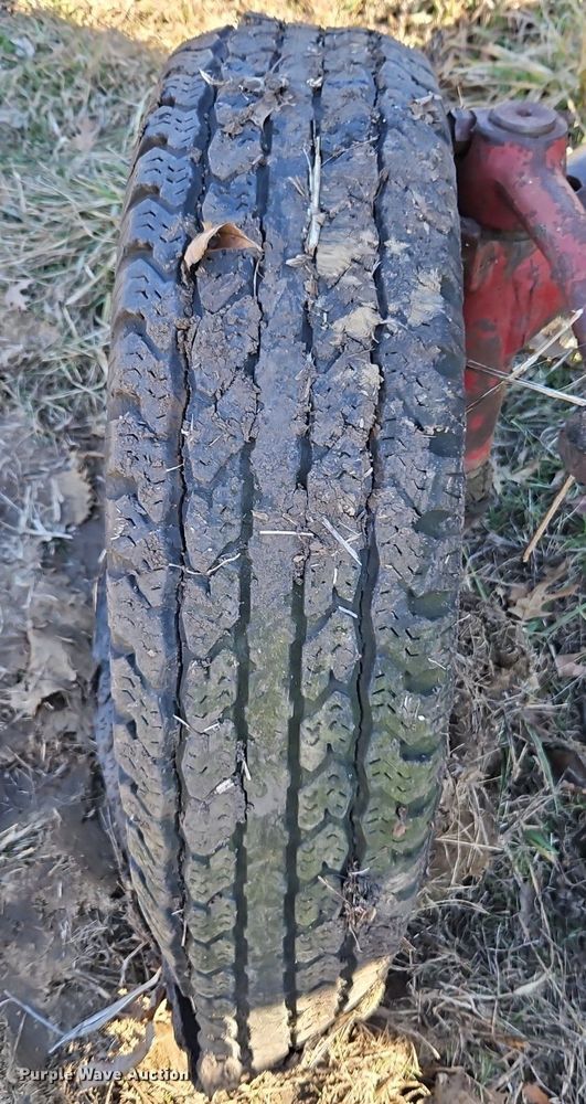 image for item EI3542 1968 International Harvester Farmall 856 D tractor