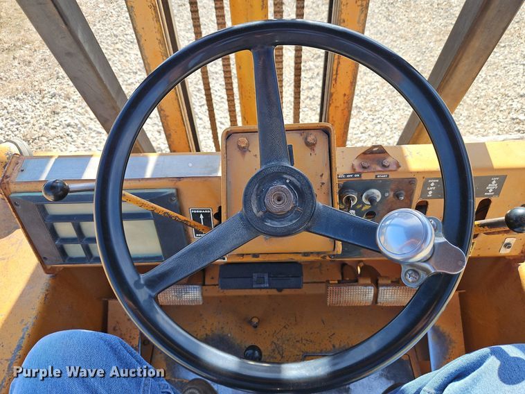 image for item EI3561 1982 Case   586D  forklift