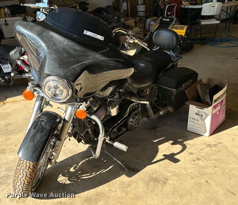 image for item EJ0200 2000 Harley Davidson Ultra Classic motorcycle