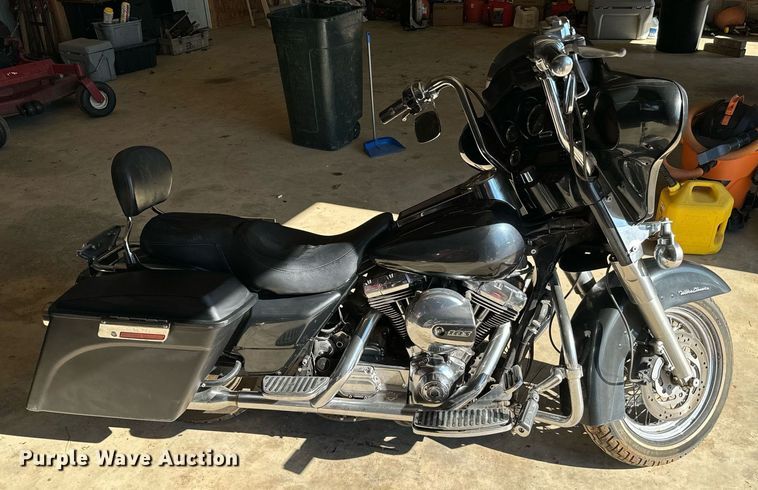 image for item EJ0200 2000 Harley Davidson Ultra Classic motorcycle