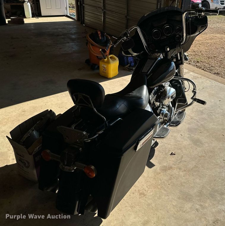 image for item EJ0200 2000 Harley Davidson Ultra Classic motorcycle