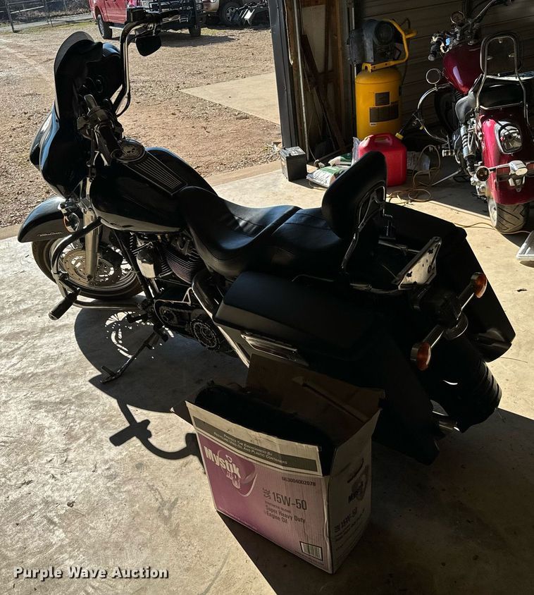 image for item EJ0200 2000 Harley Davidson Ultra Classic motorcycle