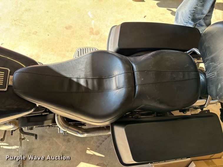 image for item EJ0200 2000 Harley Davidson Ultra Classic motorcycle