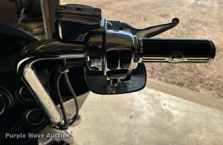 image for item EJ0200 2000 Harley Davidson Ultra Classic motorcycle