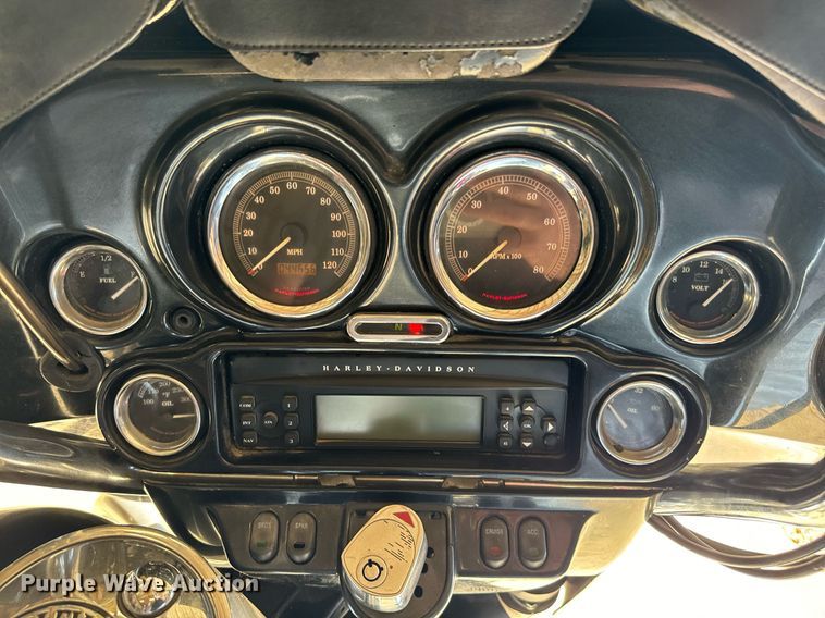 image for item EJ0200 2000 Harley Davidson Ultra Classic motorcycle