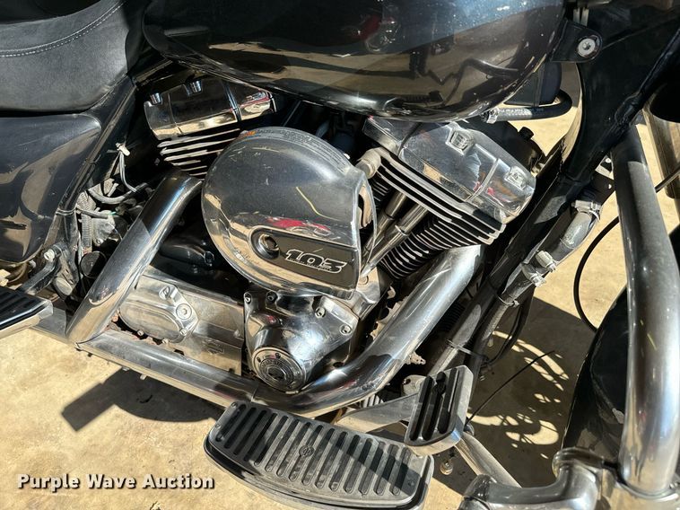 image for item EJ0200 2000 Harley Davidson Ultra Classic motorcycle