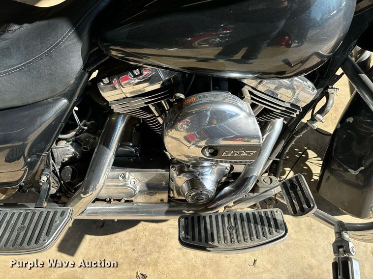 image for item EJ0200 2000 Harley Davidson Ultra Classic motorcycle