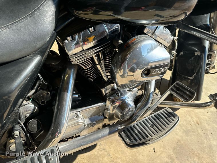 image for item EJ0200 2000 Harley Davidson Ultra Classic motorcycle