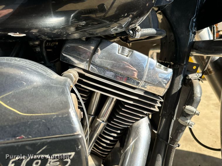 image for item EJ0200 2000 Harley Davidson Ultra Classic motorcycle