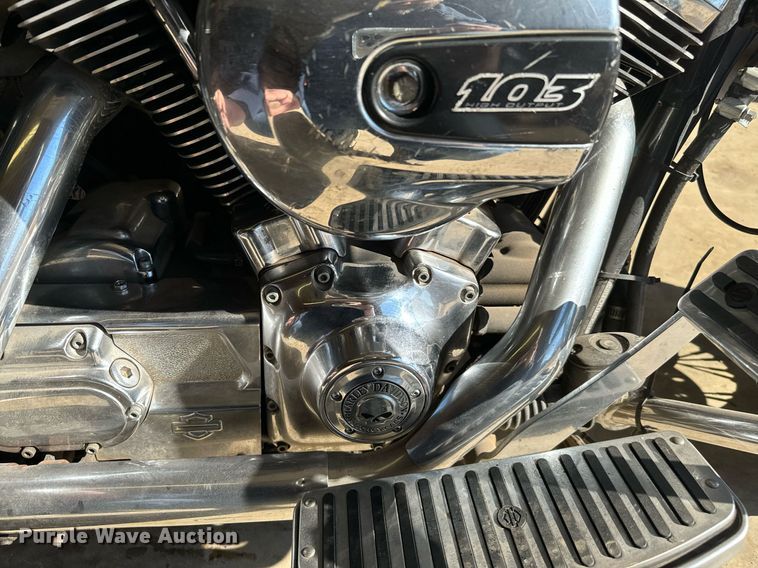 image for item EJ0200 2000 Harley Davidson Ultra Classic motorcycle