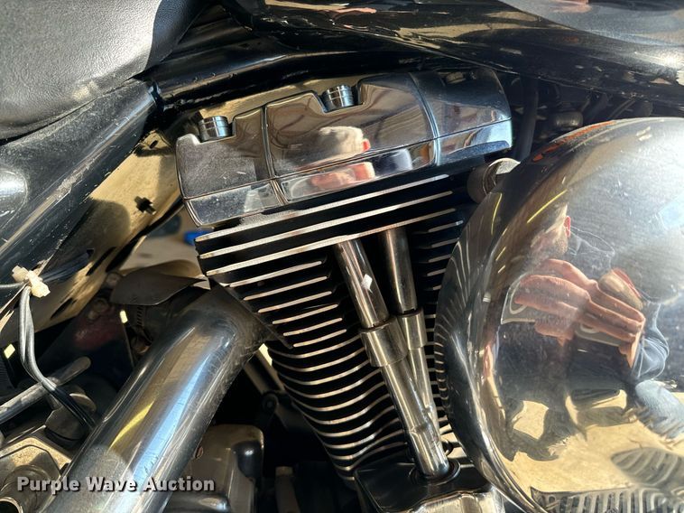 image for item EJ0200 2000 Harley Davidson Ultra Classic motorcycle