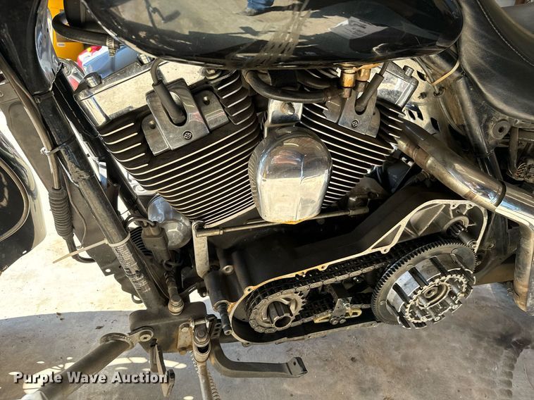 image for item EJ0200 2000 Harley Davidson Ultra Classic motorcycle