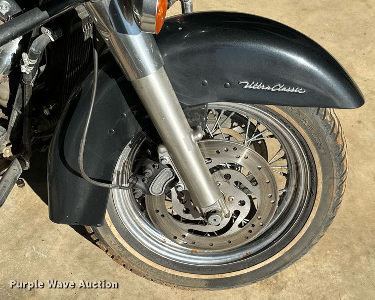 image for item EJ0200 2000 Harley Davidson Ultra Classic motorcycle