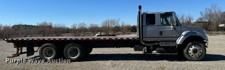 image for item EJ0221 2007 International  7400 flatbed truck